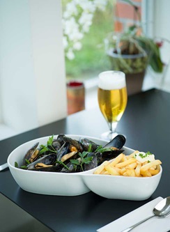 Moules frites tallerken, 2 rum, hvid, porcelæn, (1 stk.)