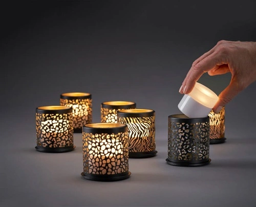 Genopladelige LED lys, Duni, 7x4cm, 13 timer, Flerfarvet med varm hvid, med oplader, Duni, (1 sæt á 12 stk.)