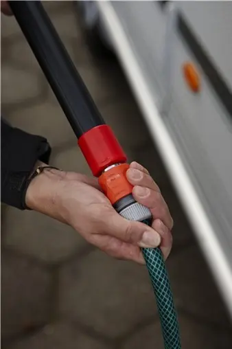 Aluminium teleskopskaft med vandgennemløb, click kobling (C), 1060–1600 mm, Ø32 mm, sort, Vikan 297152C.webp