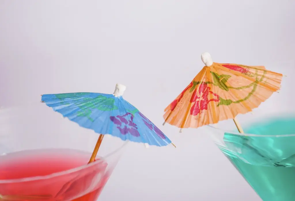 Cocktailparasoller multifarvet.webp