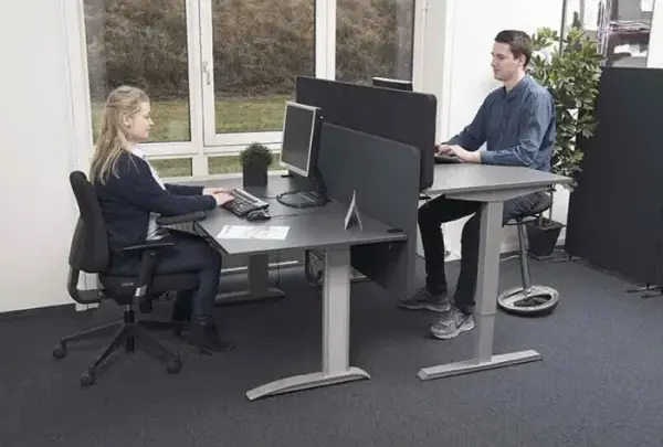 Front-bordskærm til kontor.webp