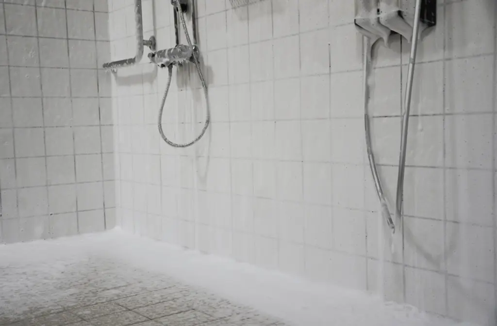 Skumrengøring med Kiilto Whiteline Kiiltojet C2SP.webp